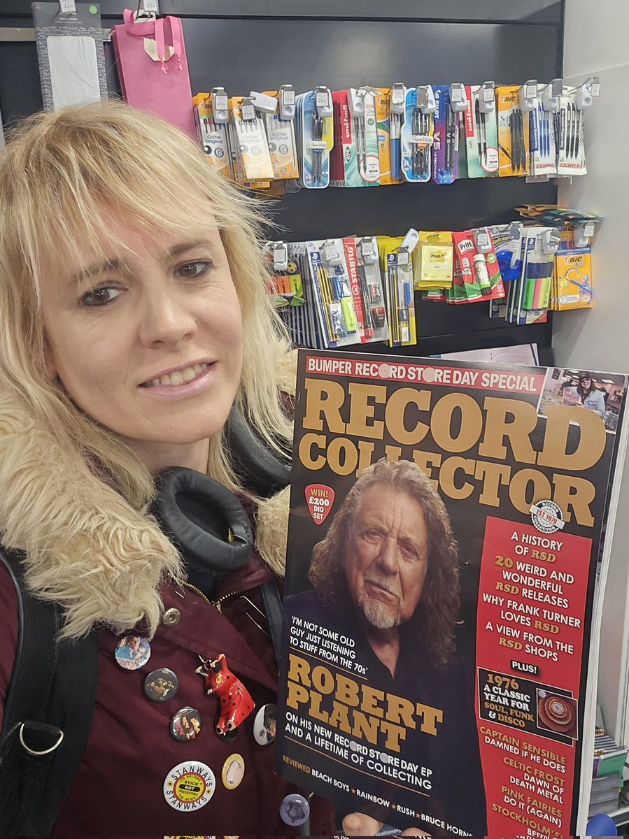 KEELEYsound's tweet photo. Our first-ever feature in Record Collector! In the live reviews next to my beloved @suedeHQ of all bands, they reviewed our show in Coventry on our latest UK headline tour. One of my favourite nights of the tour, the stage was bathed in an eerie blue glow and the sound was magic https://t.co/gTe7tjWpzr