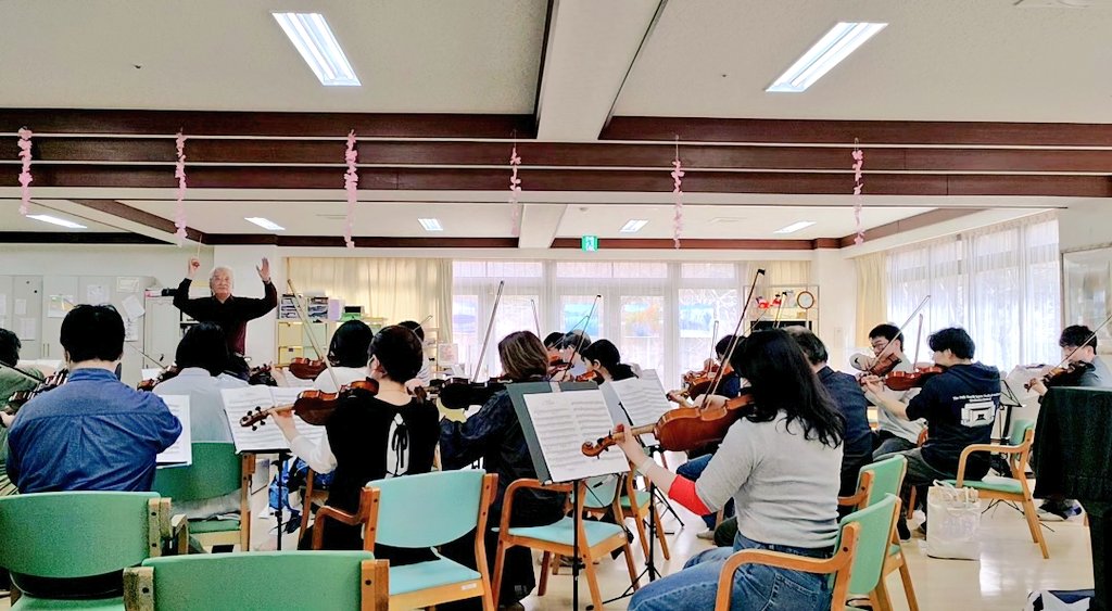 Emailphil2004's tweet photo. 定期演奏会本番1週間前となりました。
今日は本番の曲順通りにリハーサルが行われました。
本番1週間前とあって、団員の気合もいつもと違います。
あとは本番前日・当日のホールでのリハーサルを残すのみとなりましたが、毎回ここからの集中力がすごいので😊
本番でどんな演奏になるか、楽しみです。 https://t.co/f7Y9l21eq0