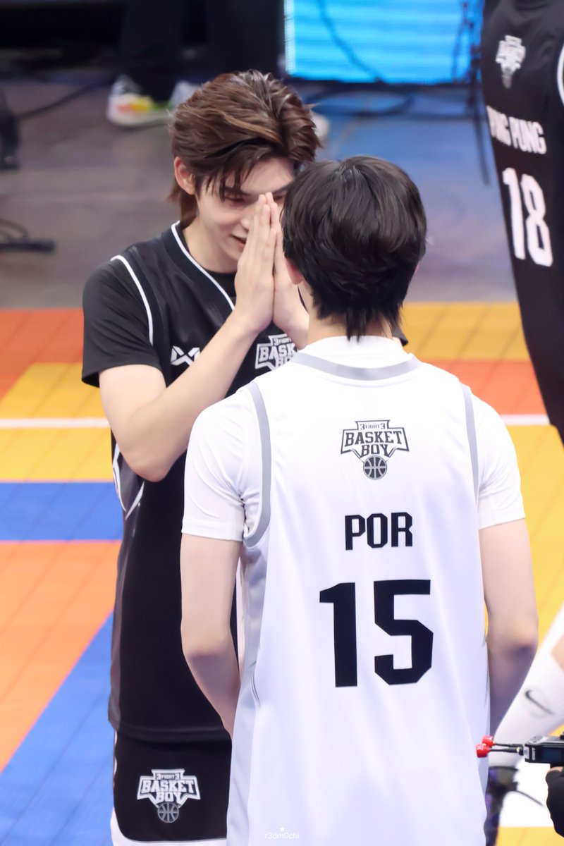 nongred🫕* tweet media