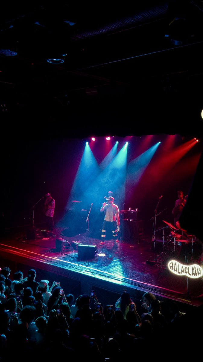 guiszza's tweet photo. Mac DeMarco at Audio Clube https://t.co/9GBOGarrIB