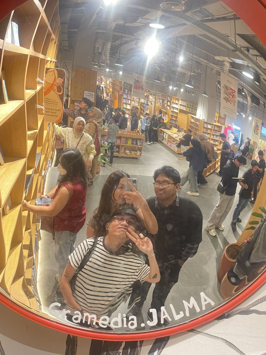 gwitracl0's tweet photo. Judulnya menyatukan 2 orang mantan ☺️🤙🏻 https://t.co/juNisEqbPi
