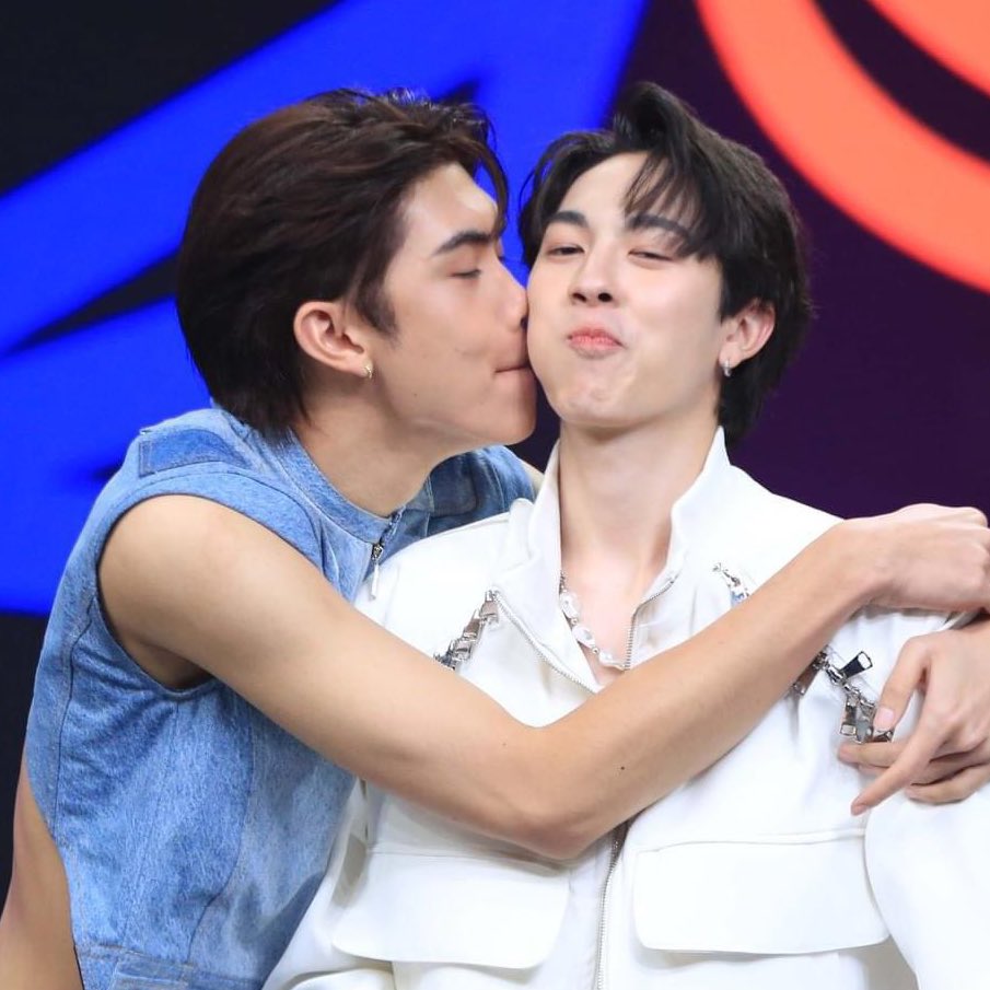 fav 🍀 tweet media