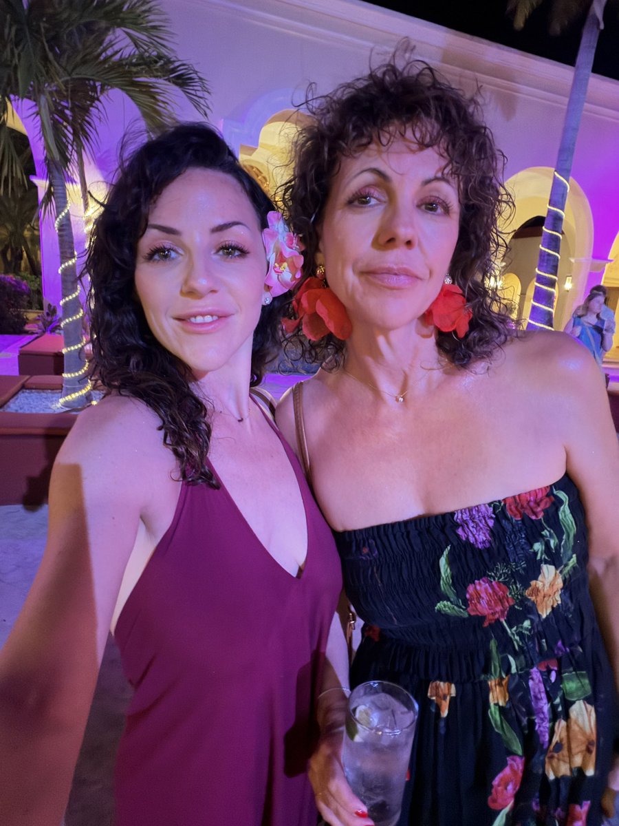 Last day in paradise 💕 mommy and me