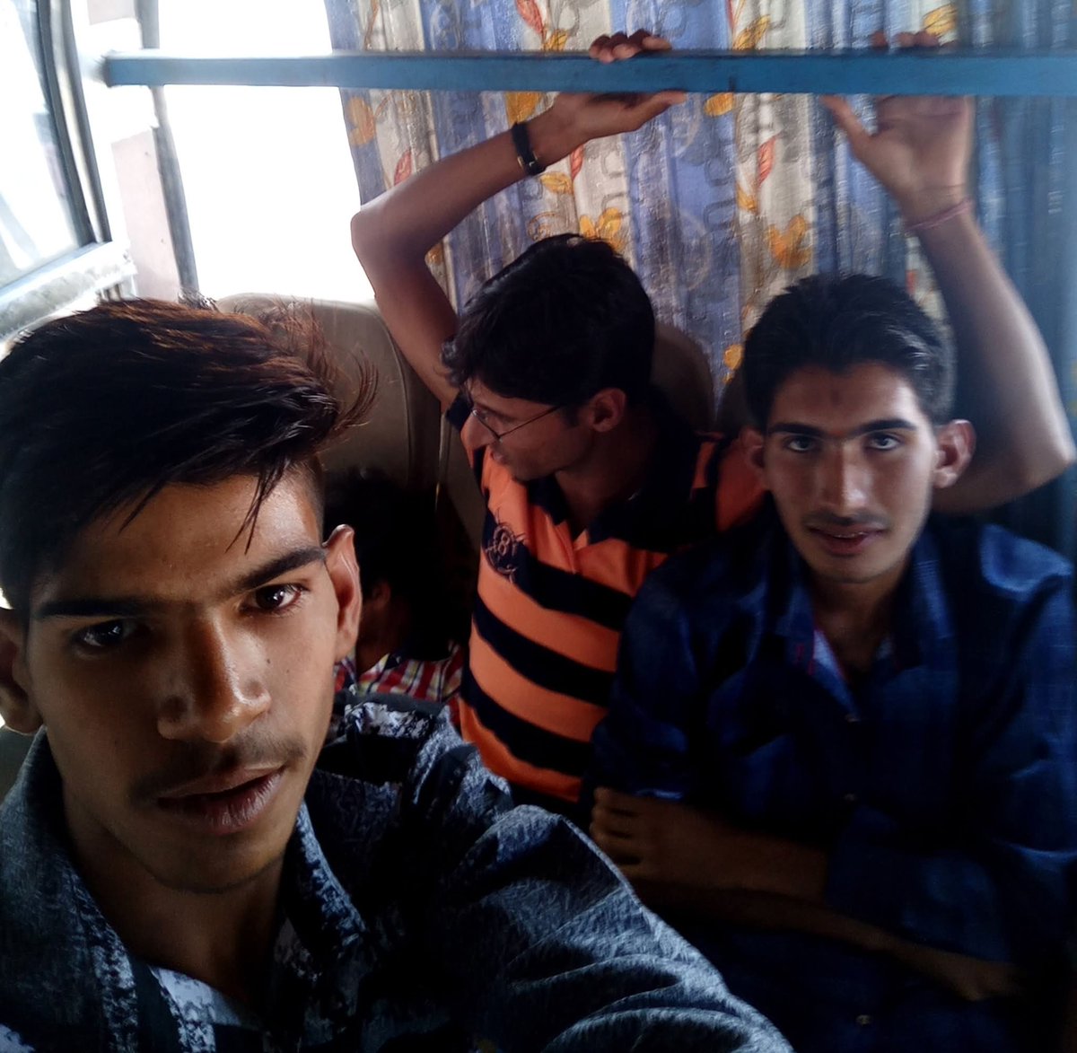 ये कहाँ की दोस्ती है कि बने हैं दोस्त नासेह कोई चारासाज़ होता कोई ग़म गुसार होता
