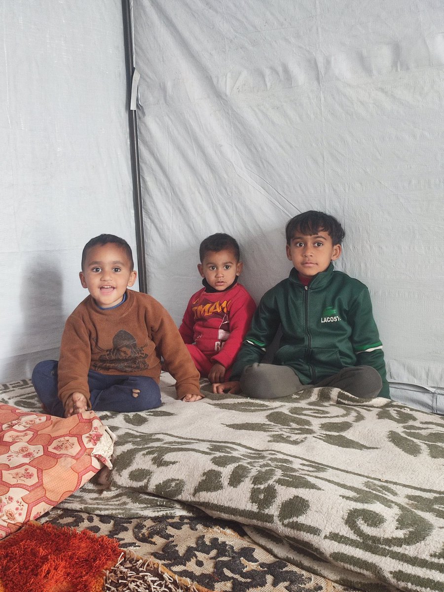 MahmoudAb43696's tweet image. Three little hearts… carrying pain far bigger than their age 💔
They smile despite hunger, and endure despite exhaustion…
Is there a kind heart that will hear their call today?chuffed.org/project/159932…
#SaveTheChildren #Donations #Humanity #Gaza #HelpUs