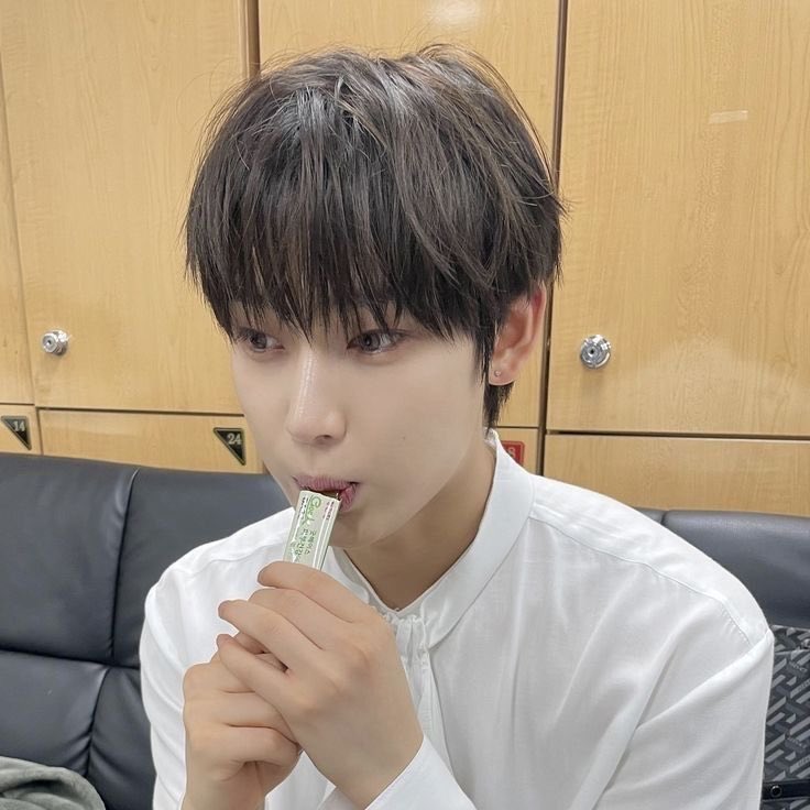 ᴊ ᴜ ɪ tweet media