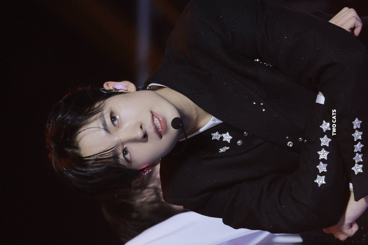 𝑻𝑾𝑶 𝑪𝑨𝑻𝑺 tweet media