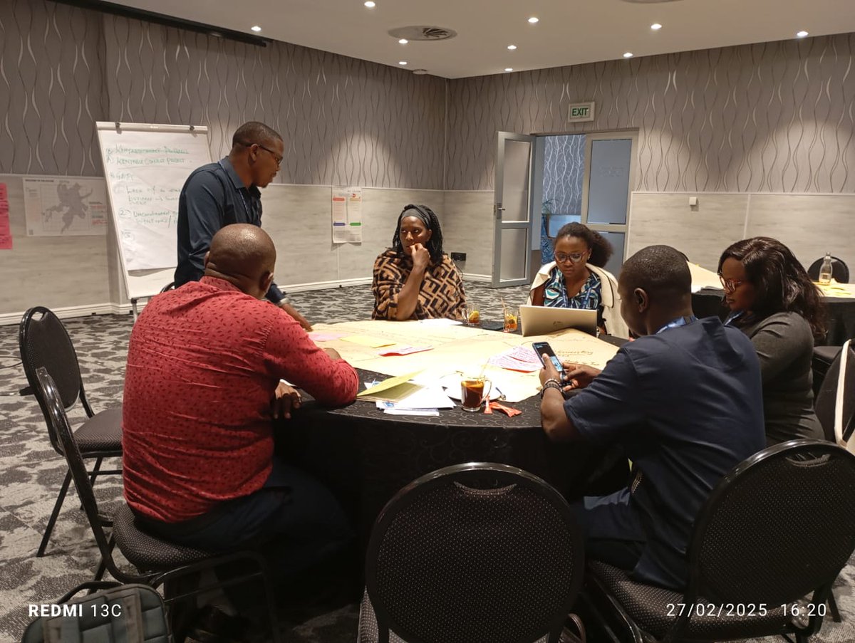 JOHN LINUS tweet media