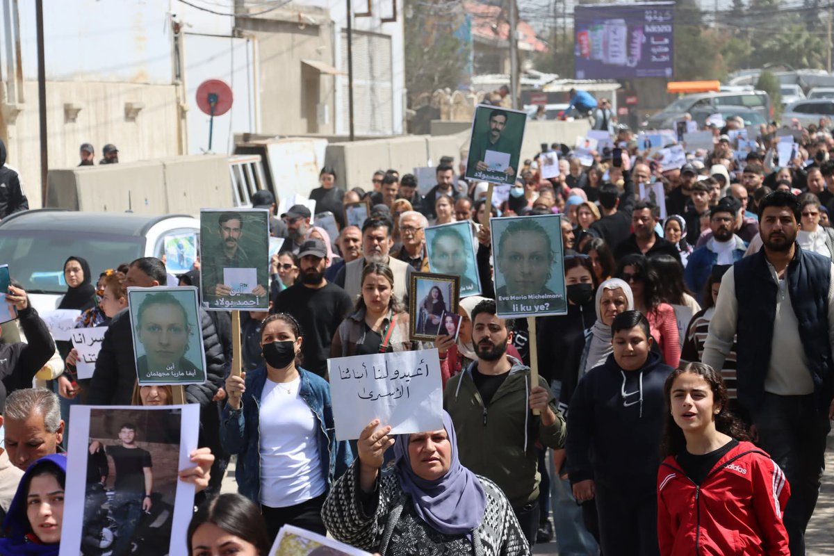 KomunistenRoj's tweet photo. 2 rojnemevan li ku ne?
Wan ji bo Şoreşa #Rojava xabitin. Rastîya çeteyên cihadist , hevkarîyan HTŞ DAIŞ belge kirin.
Em esîrên xwe dixwazin
Azadî ji Hemû esîrên me
#evamaria
#ahmedpolad https://t.co/MdpMqUtyhP