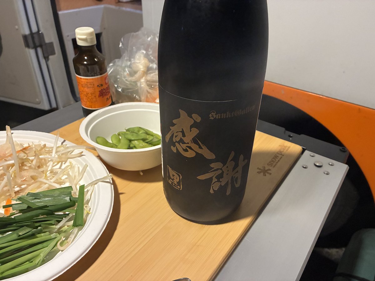 とろねこ tweet media