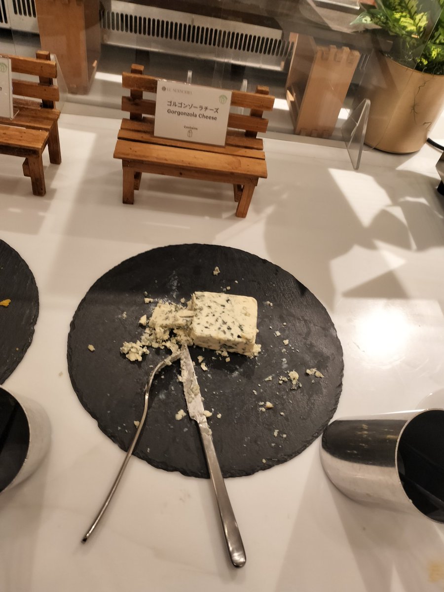 やままだ tweet media