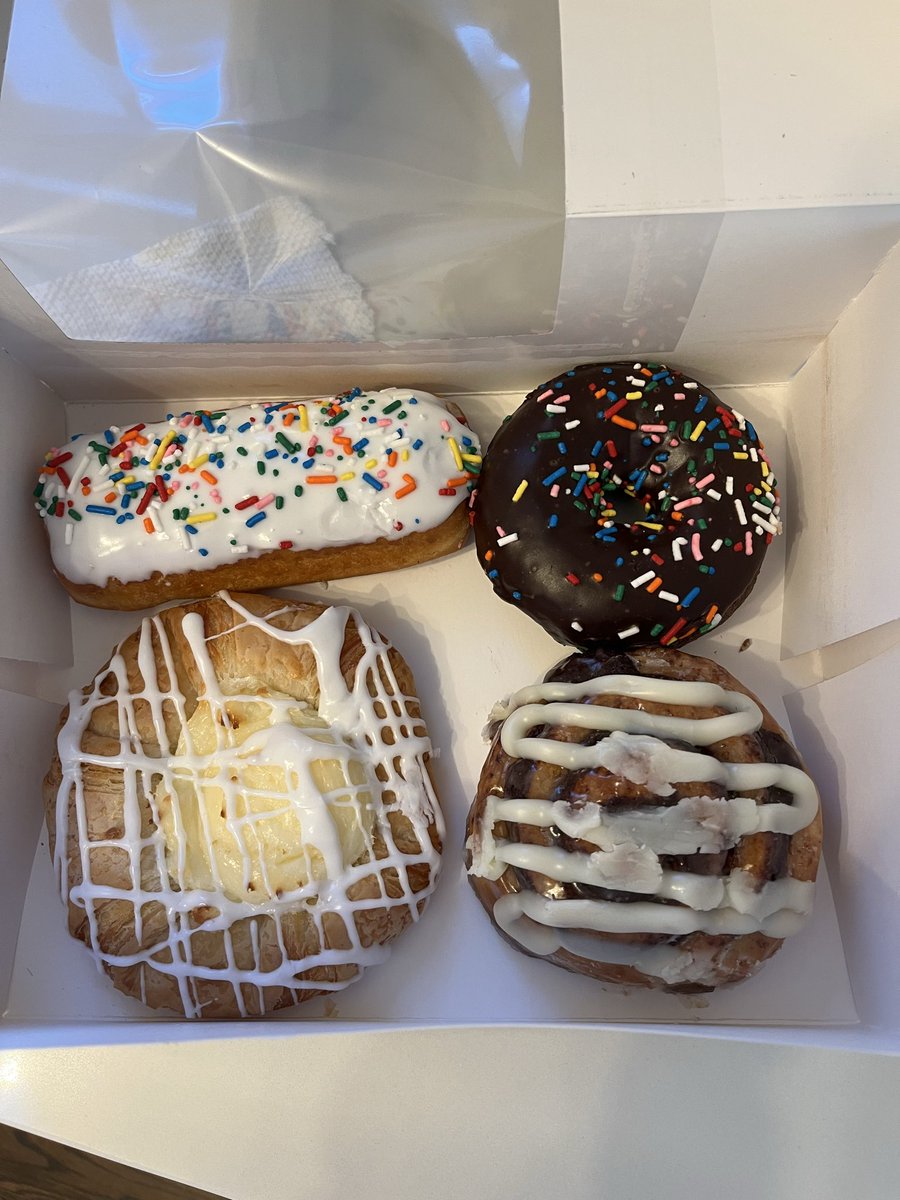 itsmillllertime's tweet photo. #donutsundays https://t.co/2MI9743iOV