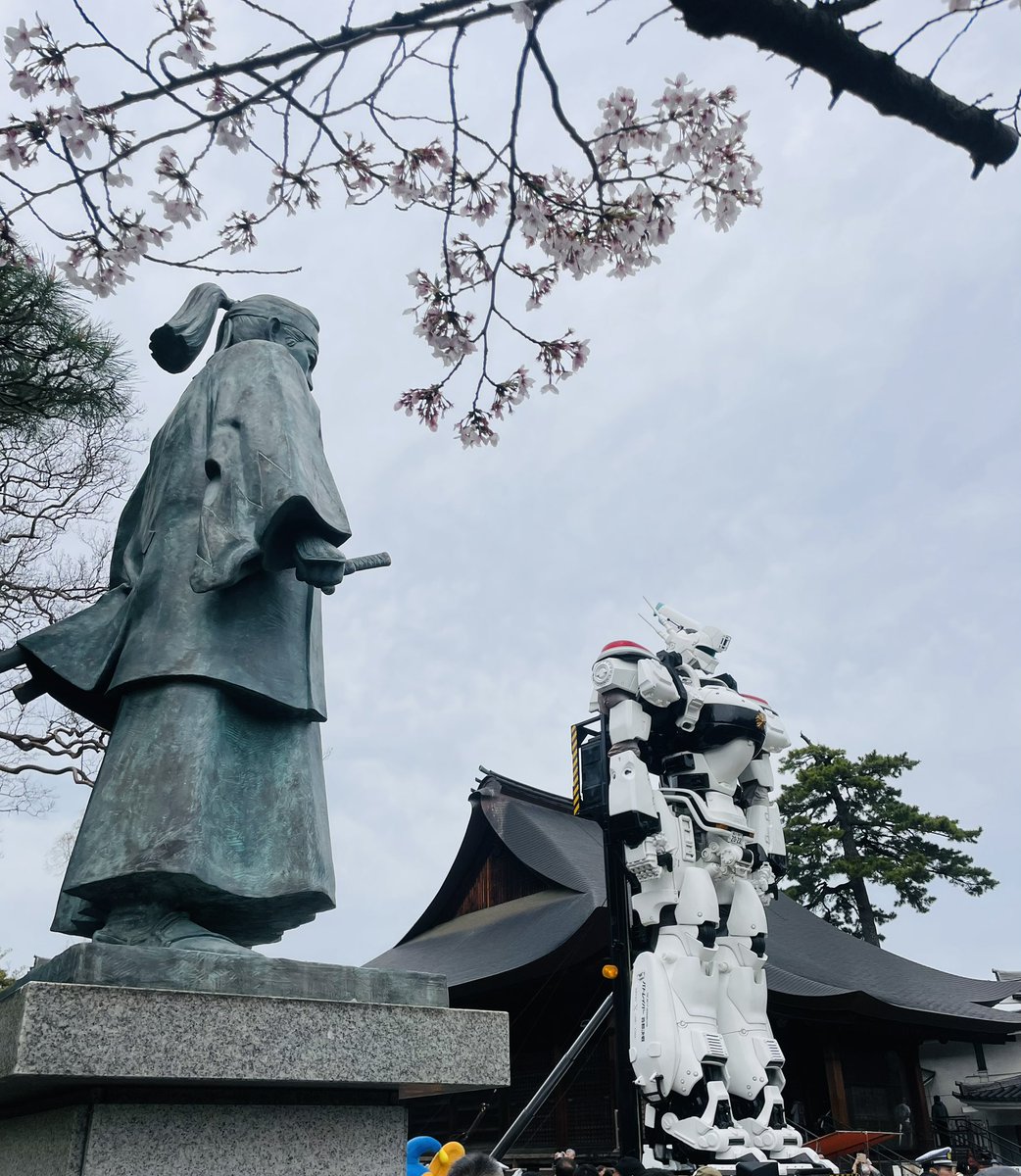 kyokucho313's tweet photo. 桜と土方歳三とパトレイバー

明治の頃、警視庁には「新選組」という機動部隊があったとか。😅

#土方歳三
#パトレイバー
#高幡不動尊
#日野市 
#桜 https://t.co/RCODFuDuxg