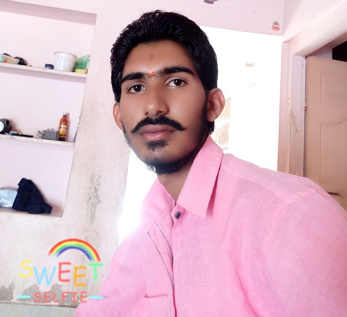 चाहे साथ हो या ना हो दोस्ती जताई नहीं निभाई जाती है