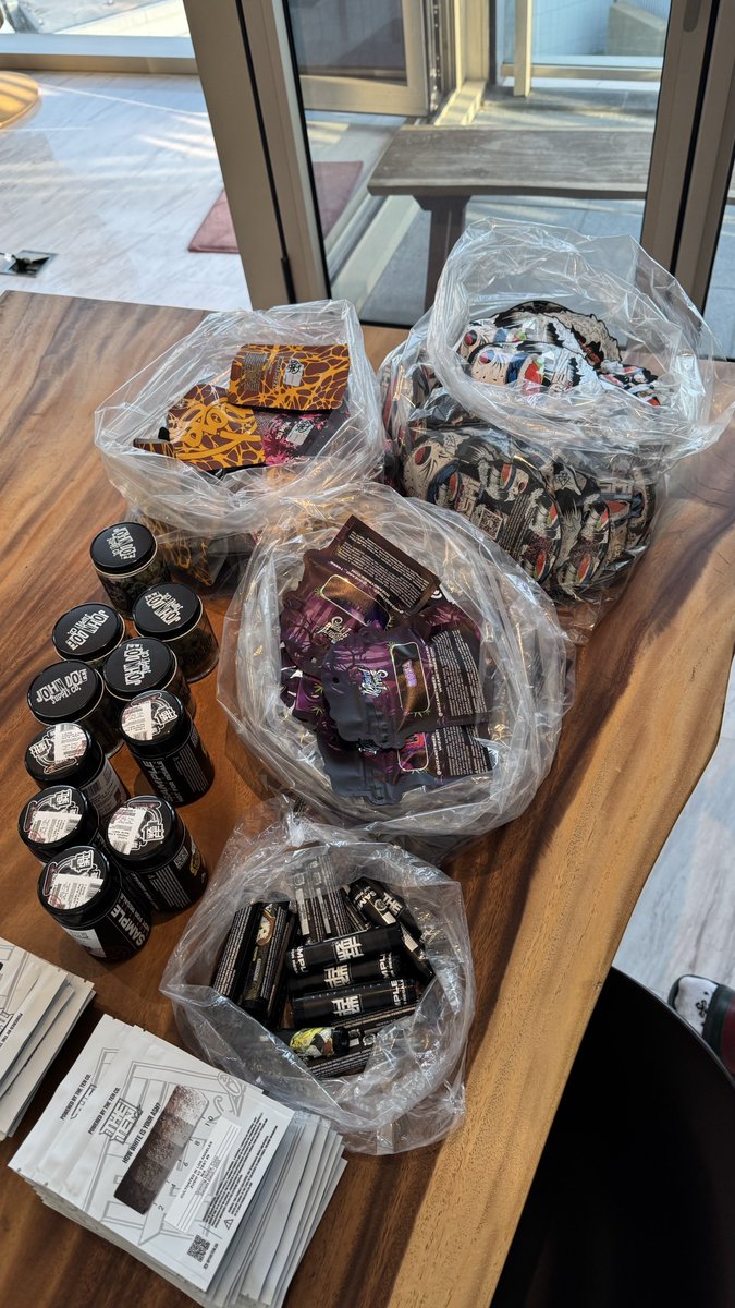 SirZoot420's tweet photo. how much is all this worth? https://t.co/Er7t35I3sw