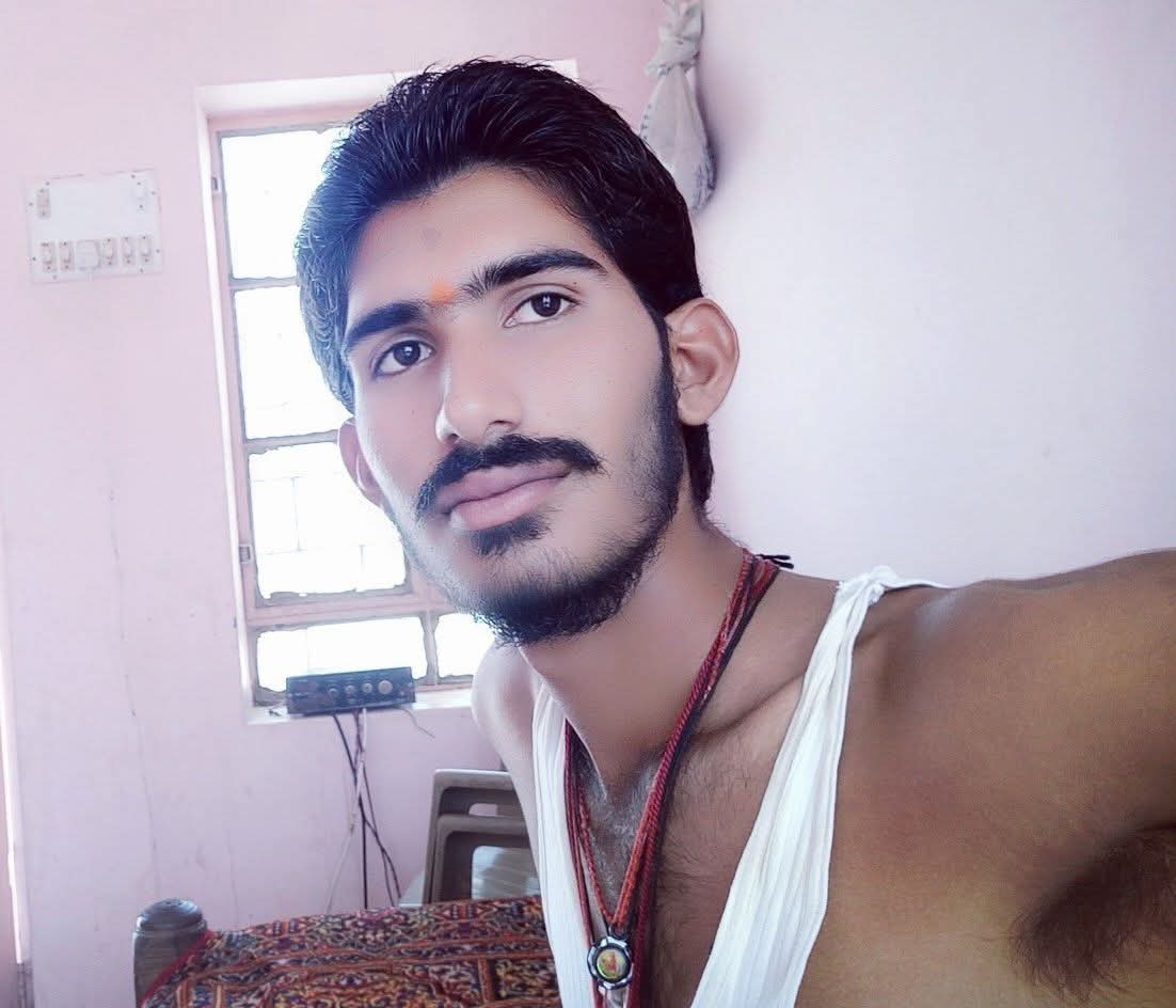 तेरे लिए कहीं भी खड़े होने का दम रखता हू तू जान हे अपनी तेरे लिए कहीं भी