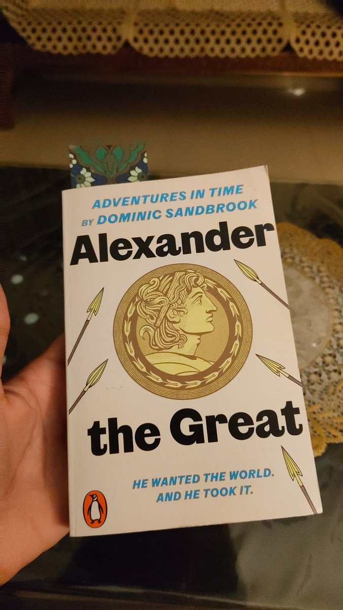 ariinnch's tweet photo. Currently reading this. https://t.co/3qnZqlDkHW