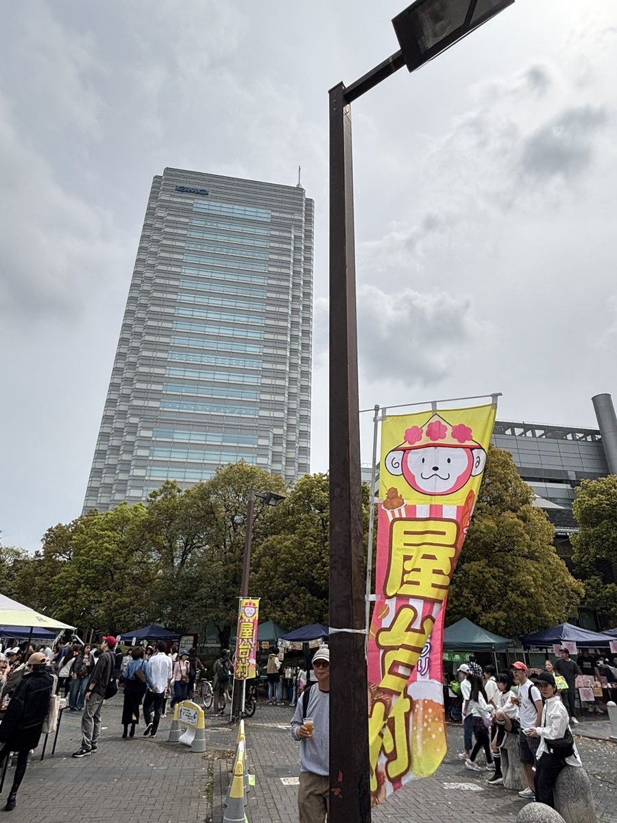 s_ran17's tweet photo. 用賀の屋台村と祖師谷の桜祭り🌸雨降らず、盛況な1日🎉
#世田谷区 https://t.co/rSmPf6pbZb