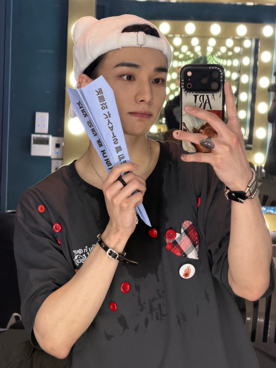 hyunjin pics tweet media