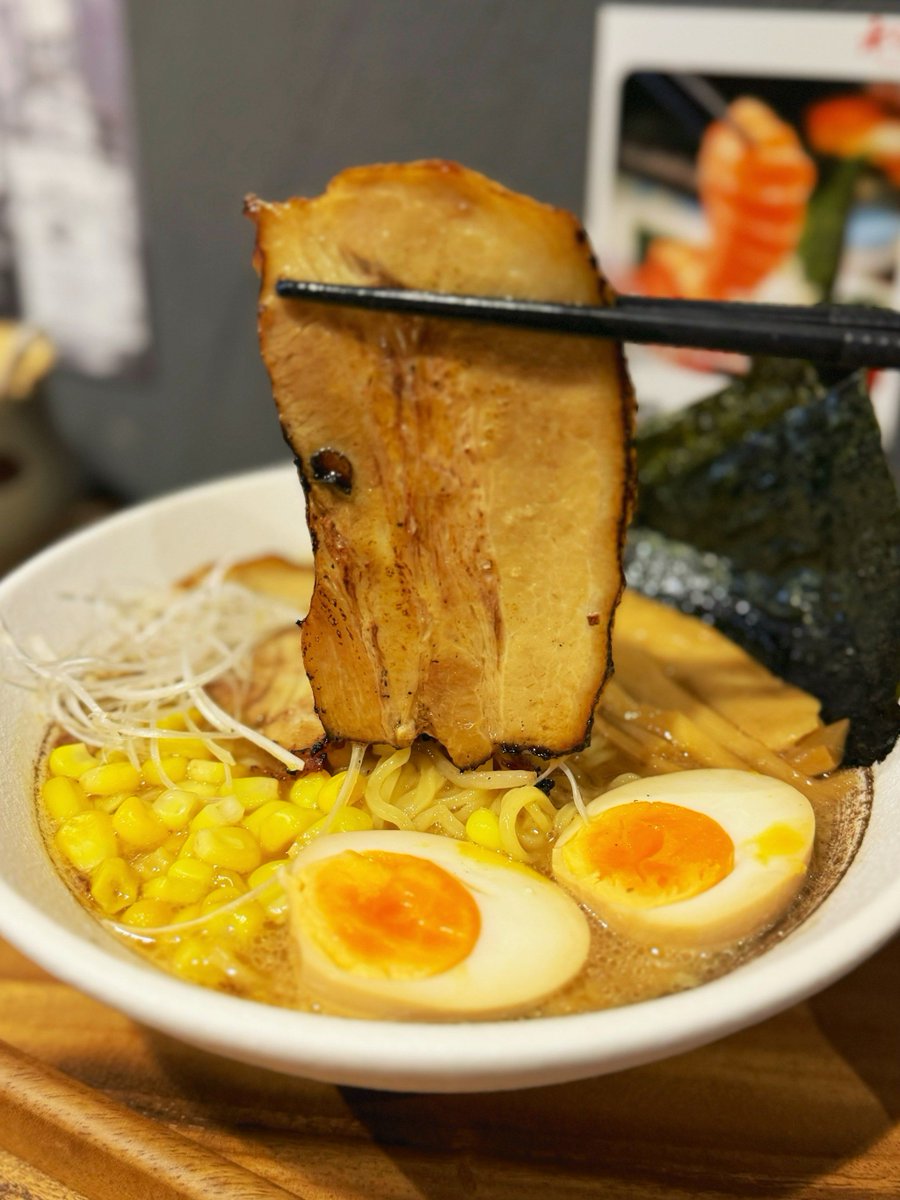 flambo50's tweet photo. Late-night cravings We’ve got your comfort fix—steaming ramen, crispy gyoza, and warm sake to wrap you in coziness. Open till 2 AM. [Restaurant Name] https://t.co/zurOQcLmnx