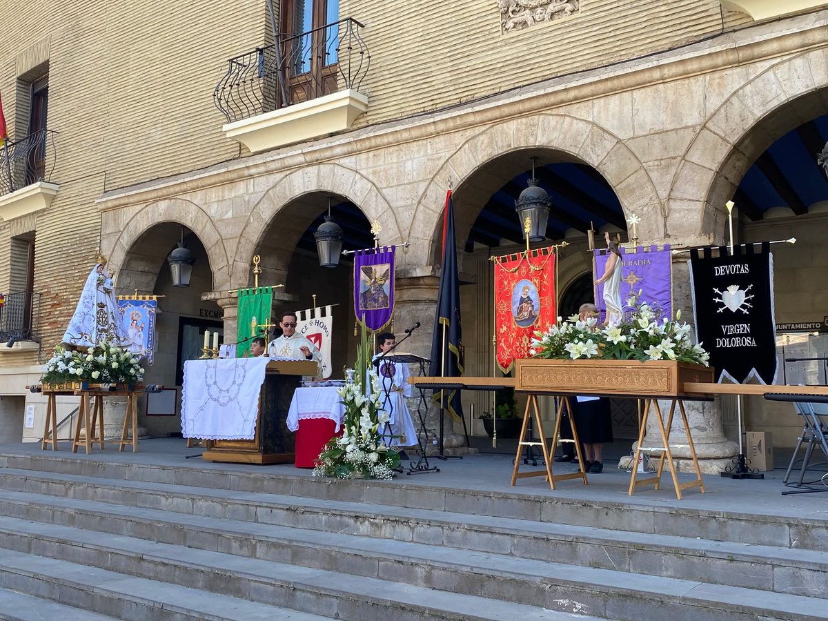Hoy la vida vence a la muerte y la esperanza renace en cada corazón,  la luz siempre encuentra el camino, que la fe renazca con más fuerza que nunca.

Domingo de Pascua en Monzón.

#semanasanta #domingoderesurección