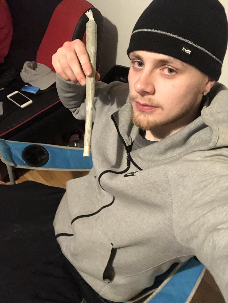 SirZoot420's tweet photo. could you smoke this alone? https://t.co/9lWJpJgEUN
