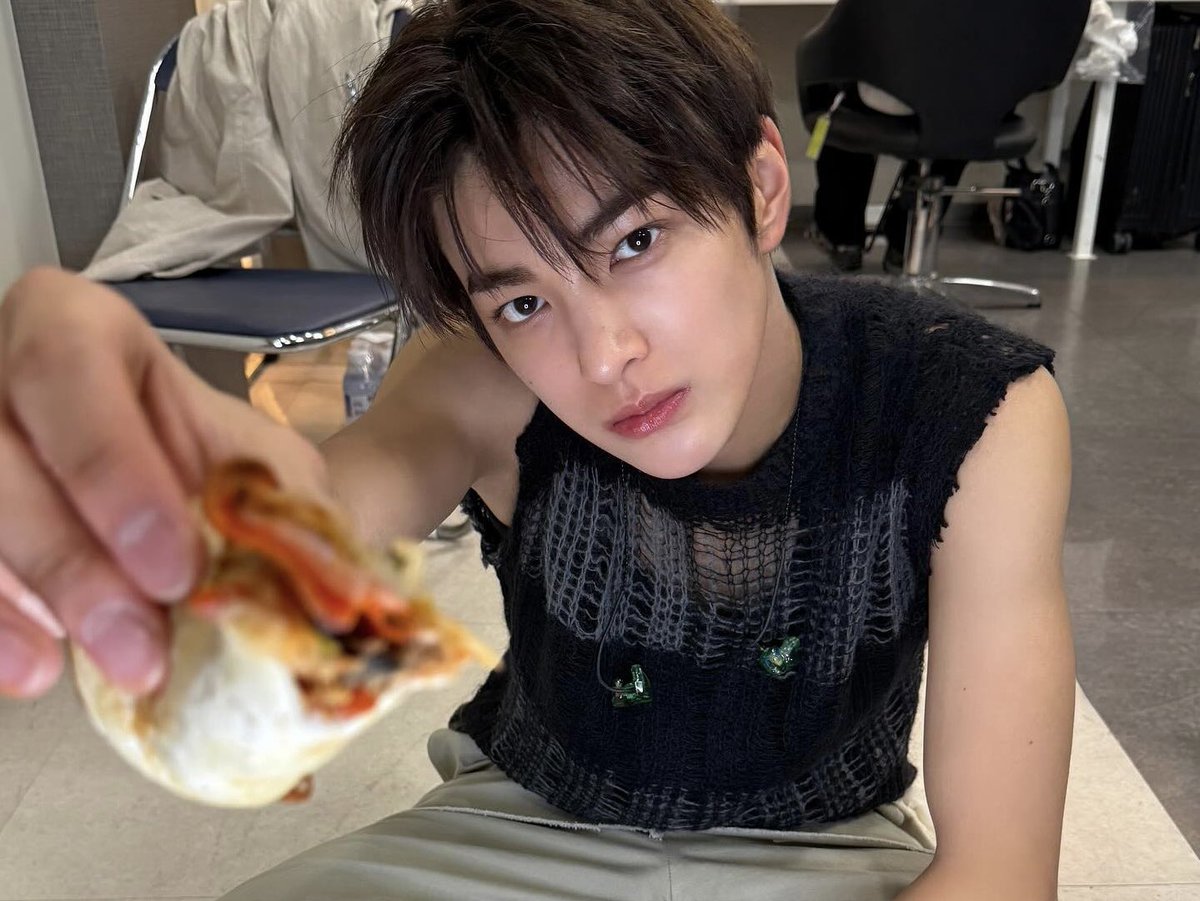 티티 tweet media