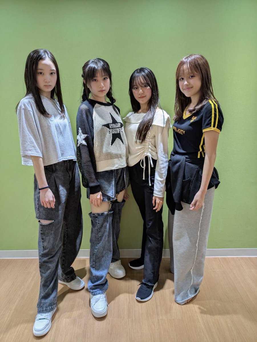 uraurara2014's tweet image. 足痛いけど頑張れたレッスン！
新曲難しいけど皆んなで考えたから後は音程しっかりしなきゃ💦皆んなで考えた内容は教えれないけど凄く笑って勉強になって楽しかったよ🎤♬
2枚目は、ほんの少しの休憩🧸⸝⋆*
#topmodelschool札幌 
#DESUPERIOR
#Lesson