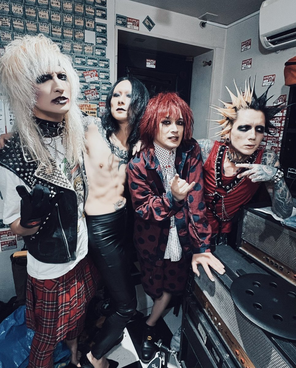 CHARGEEEEEE... tweet media