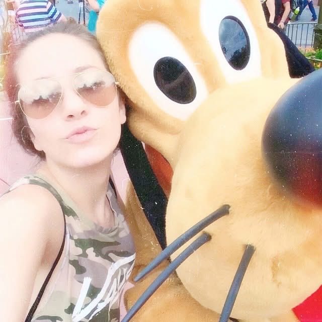 robsbaggio's tweet photo. eu na disney em 2014 colocando mil filtros nas fotos 😭 https://t.co/gkPJXlnxsu