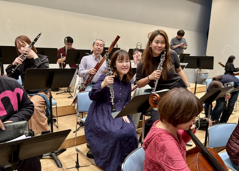 akihikobsn's tweet photo. 今日は「防府音楽祭スプリングセミナー2026」の「オーケストラ・フェスティバル」でした。

お隣りクラリネットはご存じ松川さん。
昨年秋のトリオダンシュ以来。

今回「ボレロ」のスネアを叩くのに呼ばれた都響の西川さん。芸大の同級生でウン十年ぶりの再開‼️😆 https://t.co/osnNY1G4SS