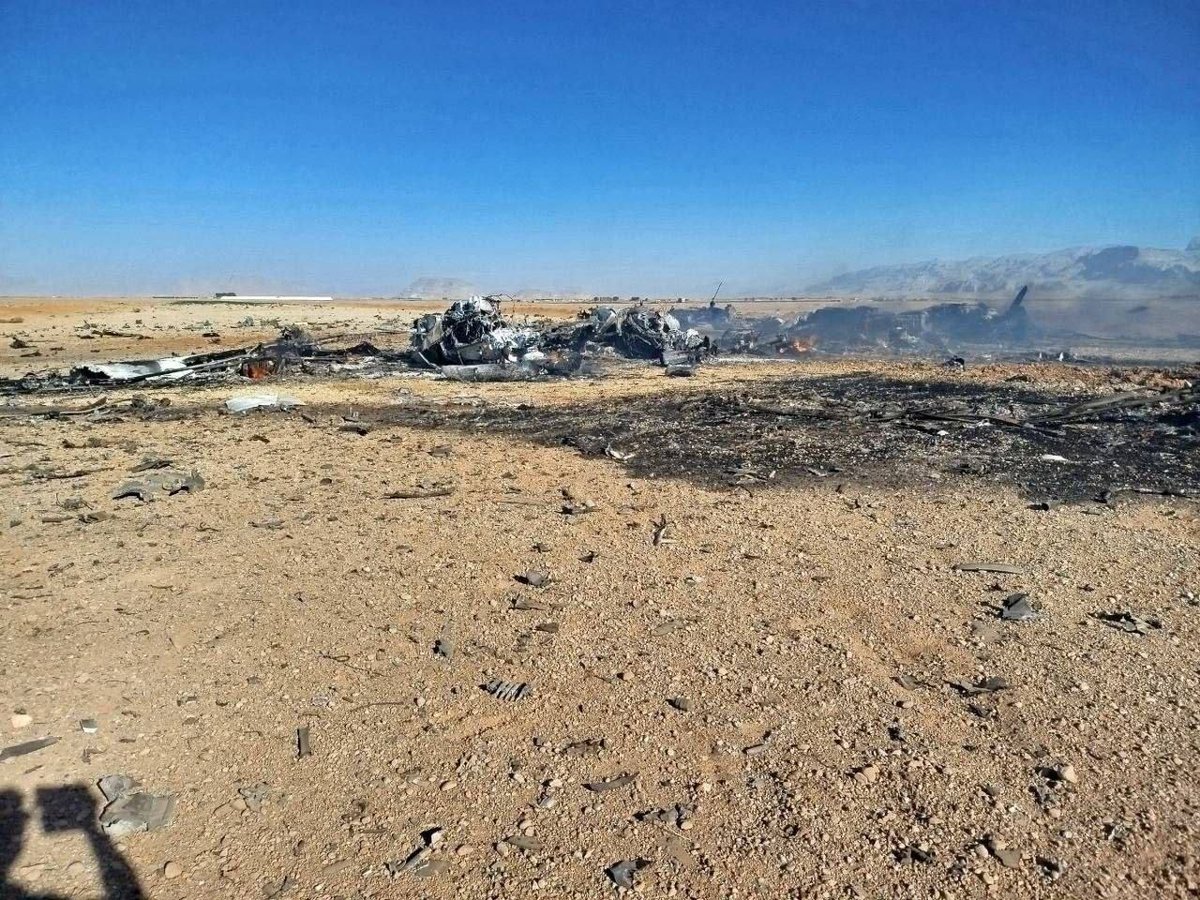 TheSquirrleGuy's tweet image. Is this the FARP?
In an open empty desert?
This is what's left of the "FARP"
As if many people weren't just shooting at the planes and helicopters with guns.
No FARP in sight, as if a country with 90 million people just stare at some planes and helicopters.