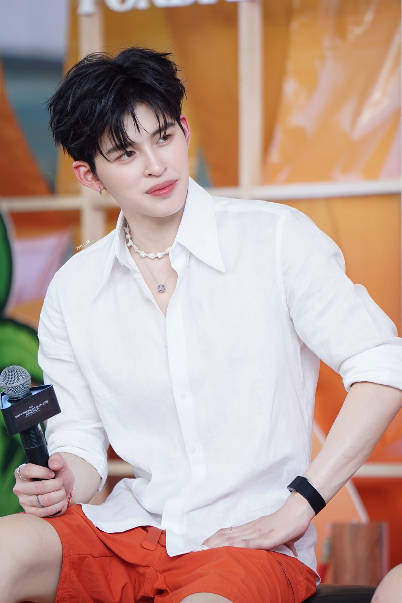 Mew__JK's tweet photo. รักชั้นมุ้ยยยยยย

PONDPHUWIN AT SPO BKK

#ppnaravit #รอยยิ้มณรว
#SPOBKKxPondPhuwin https://t.co/e2ieiWxgvh