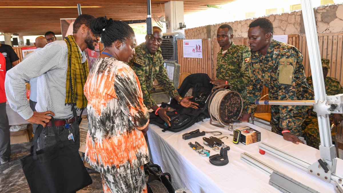 UNSOS_'s tweet photo. #IMAD2026 in Mogadishu 🇸🇴

Interactive demonstrations showcasing #MineAction in practice:
🚧 Route search operations
🔍 Search & detection equipment
🐕 Explosive detection dogs
📡 Electronic countermeasure systems
💬 Exchanges with technical experts

Together, @UNMAS & @UNSOS_ continue to lead efforts in support of @aussom_ & #SSF to enhance capabilities & reduce the impact of explosive hazards.

#InvestInPeace #InvestInMineAction #SupportedByUNSOS