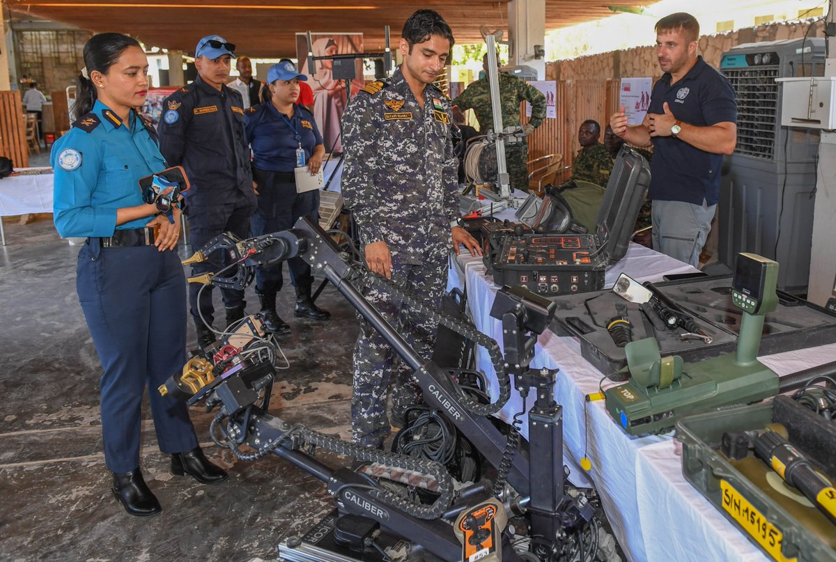 UNSOS_'s tweet photo. #IMAD2026 in Mogadishu 🇸🇴

Interactive demonstrations showcasing #MineAction in practice:
🚧 Route search operations
🔍 Search & detection equipment
🐕 Explosive detection dogs
📡 Electronic countermeasure systems
💬 Exchanges with technical experts

Together, @UNMAS & @UNSOS_ continue to lead efforts in support of @aussom_ & #SSF to enhance capabilities & reduce the impact of explosive hazards.

#InvestInPeace #InvestInMineAction #SupportedByUNSOS