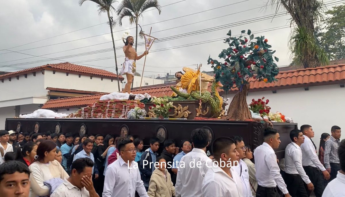 Procesión del Domingo de Resurrección en Coban, Alta Verapaz.