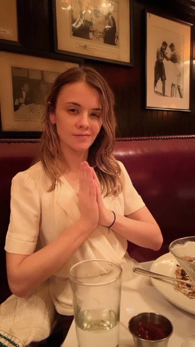 MaryShelleyStepOnMe tweet media