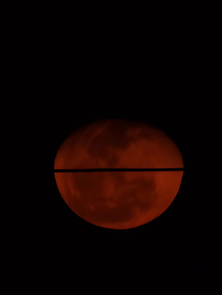 arvin54170700's tweet photo. #bloodmoon https://t.co/VYceS1yzWv