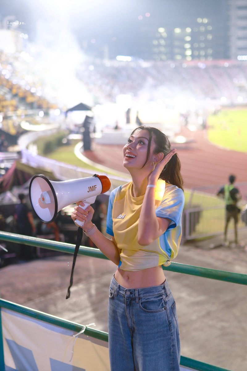 ลม. 🌗 tweet media