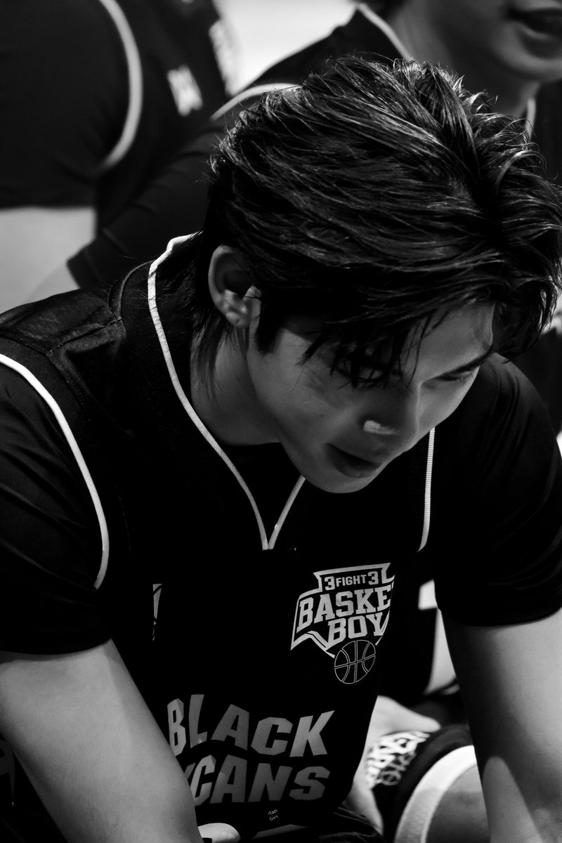 | ̶G̶R̶A̶V̶I̶T̶Y̶ ̶ | tweet media