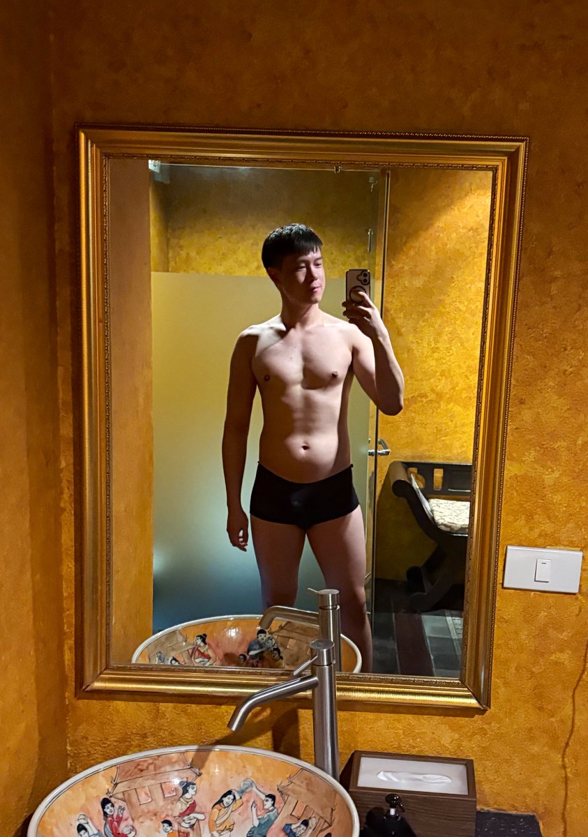 ฮ่องเต้ที่เป็นหมอนวดอะ tweet media