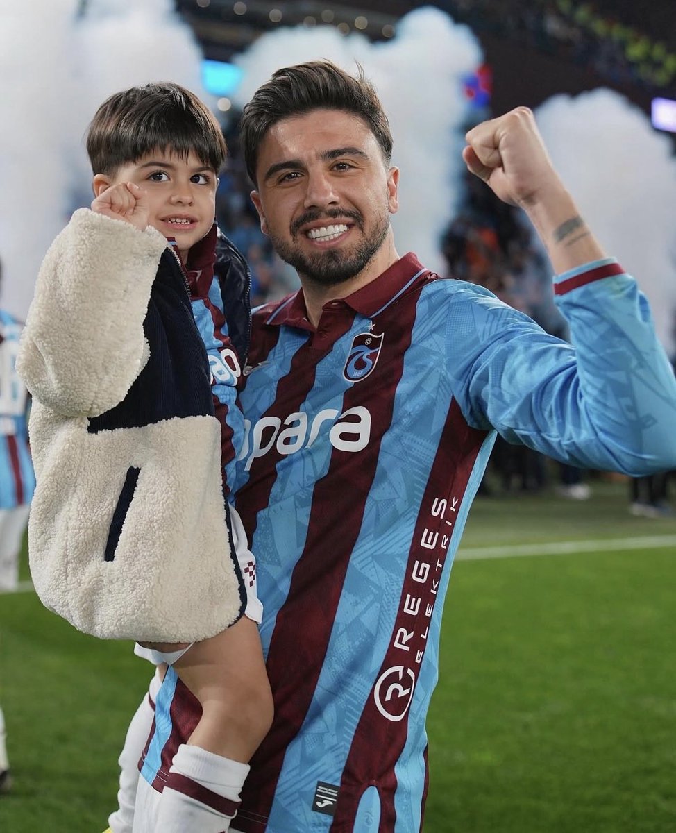 Gözden kaçmasın, dün Ozan Tufan kariyer maçını oynadı. Elit bir orta saha oyuncusu ne yapması gerekiyorsa hepsini eksiksiz yaptı.

Bana göre maçın adamıydı…

Kadroda düşünülmediği günlerden dönüp böyle bir performans vermek müthiş bir mental ister.

Hakkını teslim edelim.