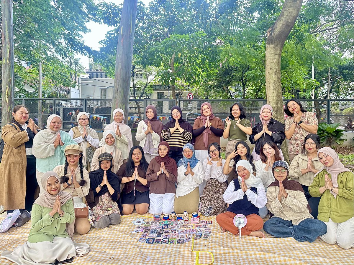 rae 🥢 tweet media