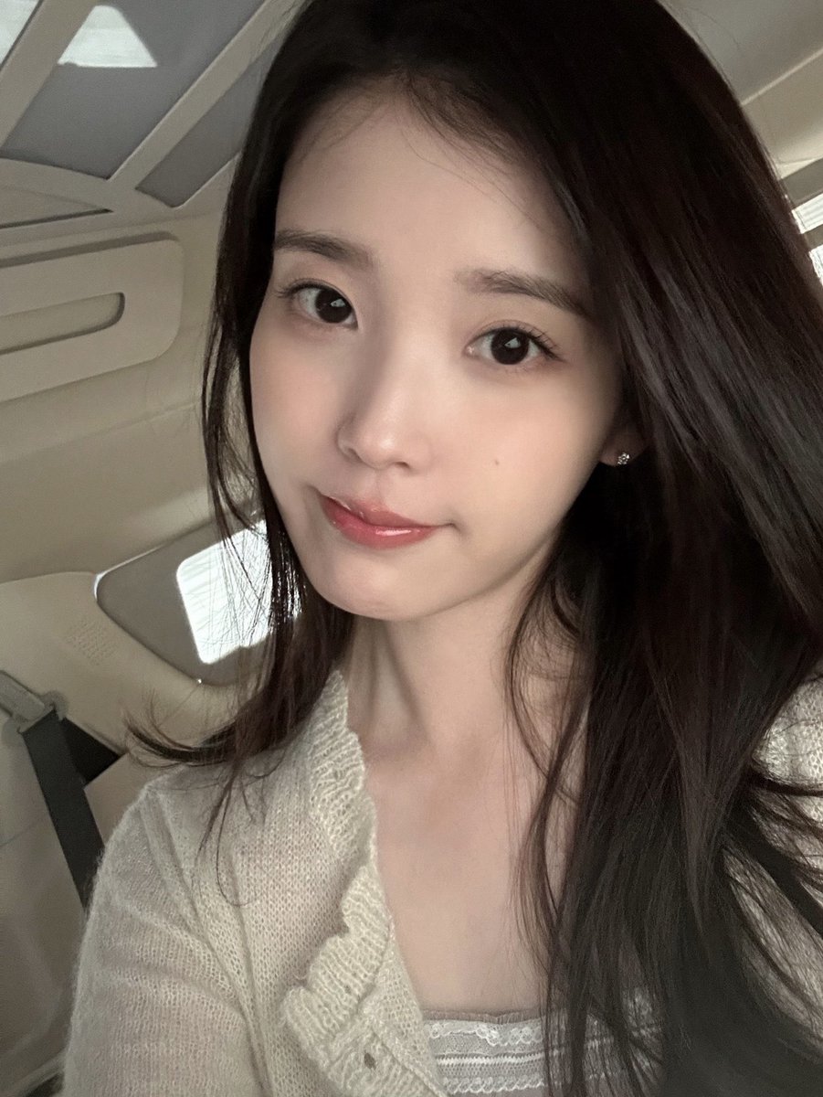 이거 뭔지 모르게 이때 셀카 생각 남 새삼 언니는 참 그대로구나 싶구… ꒰ ⸝⸝ɞ̴̶̷ ·̮ ɞ̴̶̷⸝⸝꒱