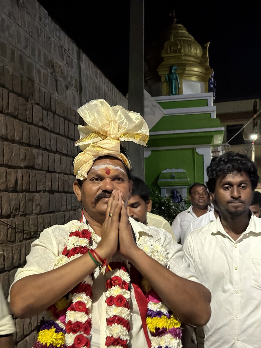admk_sethupathy's tweet photo. வெற்றி நிச்சயம்....🙏🏻💯

அருப்புக்கோட்டை சட்டமன்றத் தொகுதி வெற்றி வேட்பாளர் எஸ்.சேதுபதி அவர்கள்...✌🏻🌱

இரட்டை இலைக்கு வாக்களிப்பீர்....🌱✌🏻🔥

@AIADMKITWINGOFL
@EPSTamilNadu
@admk_india 

#aruppukottai #solaisethupathy #aiadmk  #trend #vairal https://t.co/vkwzHDouUA