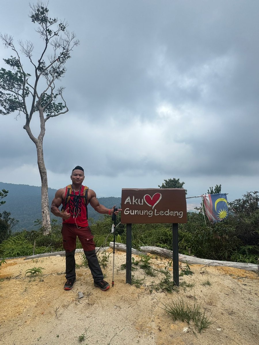 drfaizalazmi's tweet image. Hiking Gunung Ledang via Asahan #gununledang #fy #fypage #acahacahhikers