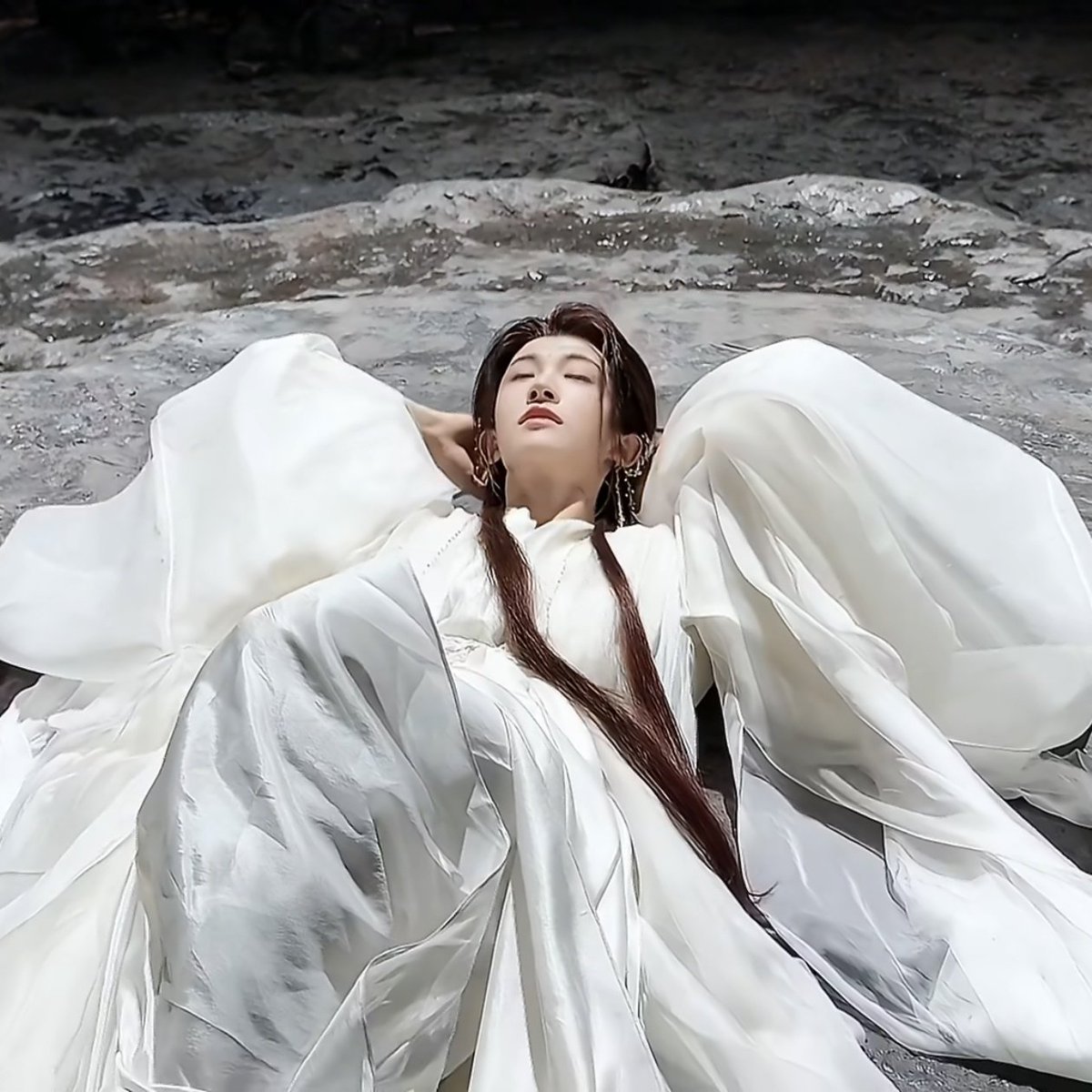 🌹月季YU_oࡇŌ💧4.25佛山演唱会出道五周年版 tweet media