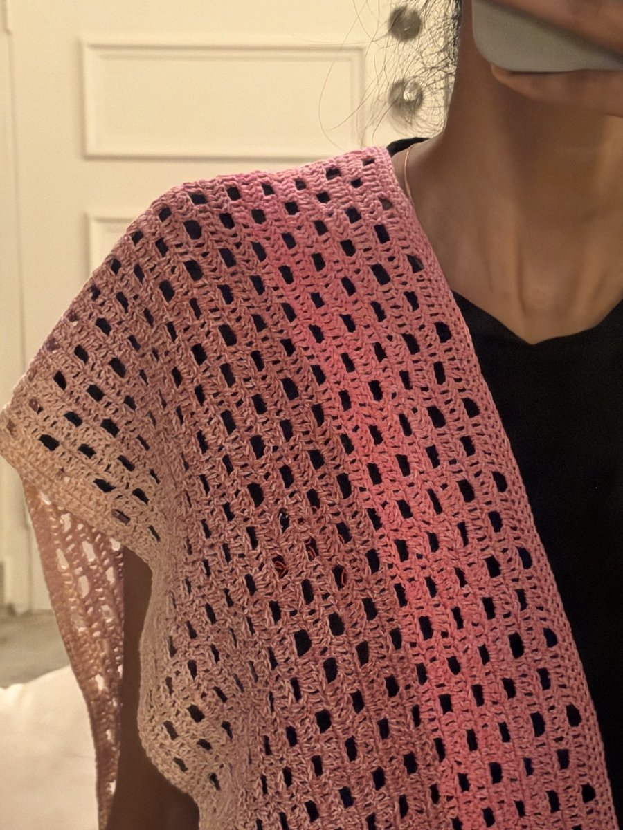 notpoos's tweet image. Went yarn hunting and got the closest one possible from the same series! 

The colours aren’t a perfect match, but I think it looks okay 😅

Finished the first panel and started the next. Halfway thereee!!

After  #Day5 and #Day6