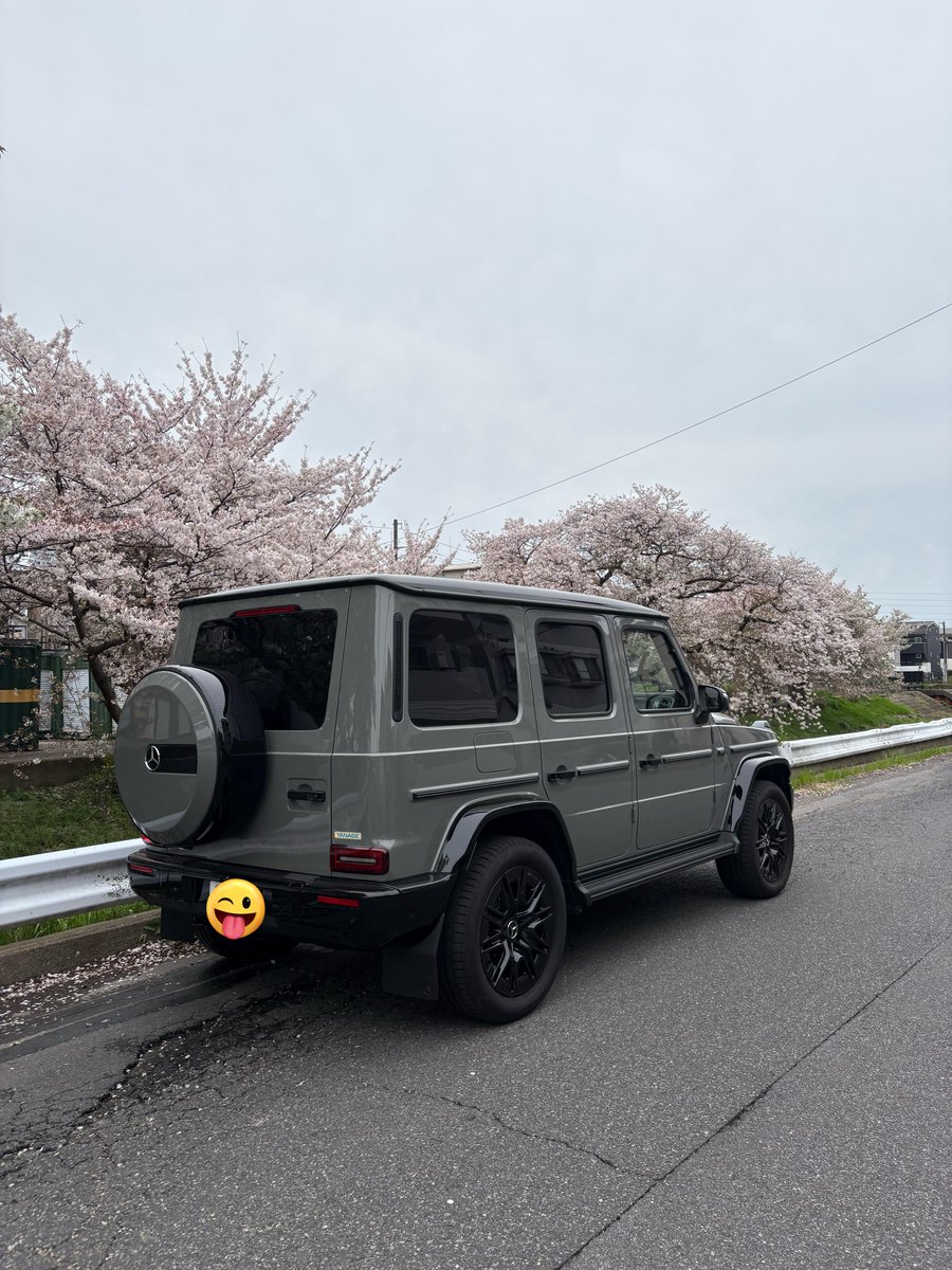 Naohiro0104's tweet photo. 桜と愛車🌸
うーん、、、天気の良い日にまたやり直しますw
曇り空みたいな色のクラシックグレー🩶
ツートンのゲレンデ最&高🩷
#G450d
#ベンツ
#ゲレンデ
#G63 https://t.co/xGToqWBeqZ