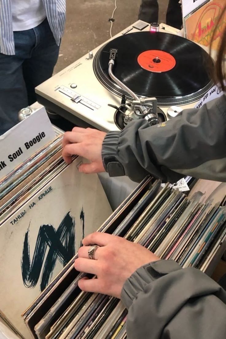 lu 💙⁹ DEAD AND on fire tweet media